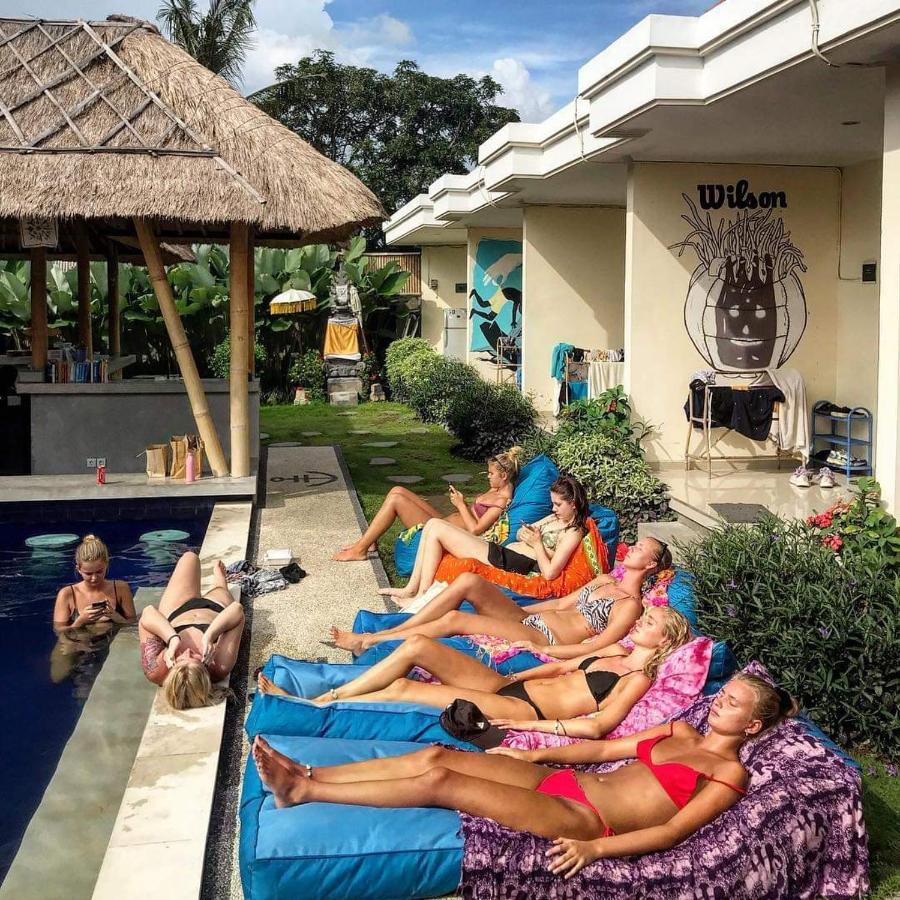 Castaway Hostel Canggu Buitenkant foto