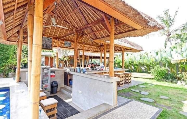 Castaway Hostel Canggu Buitenkant foto